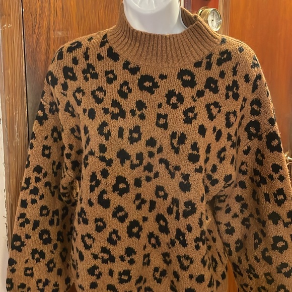 Old Navy sweater - Picture 2 of 4